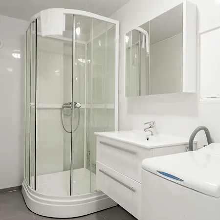 Mo Gjestegard 摩城